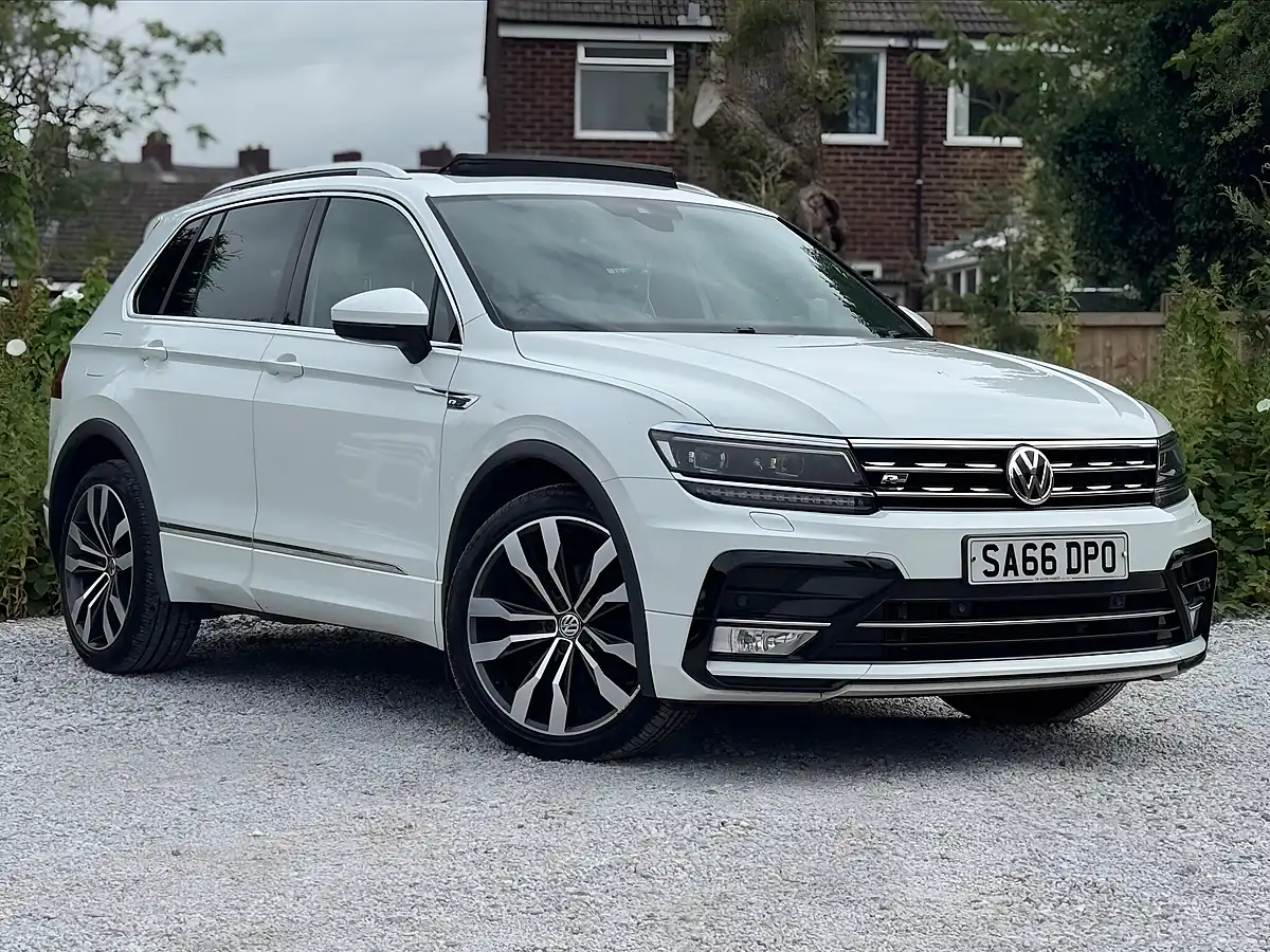 Used 2016 Volkswagen Tiguan R-Line White - Interior and Exterior details 12
