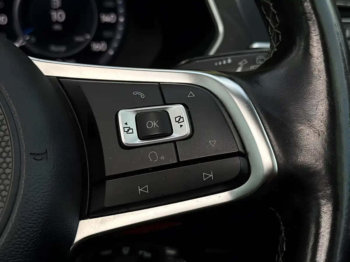 Used 2016 Volkswagen Tiguan R-Line White - Interior and Exterior details 13