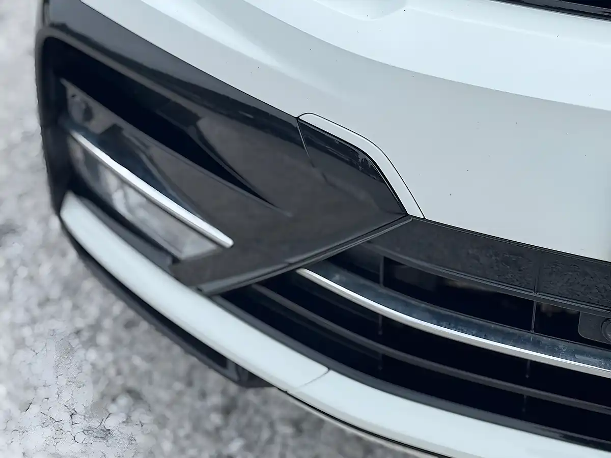 Used 2016 Volkswagen Tiguan R-Line White - Interior and Exterior details 19
