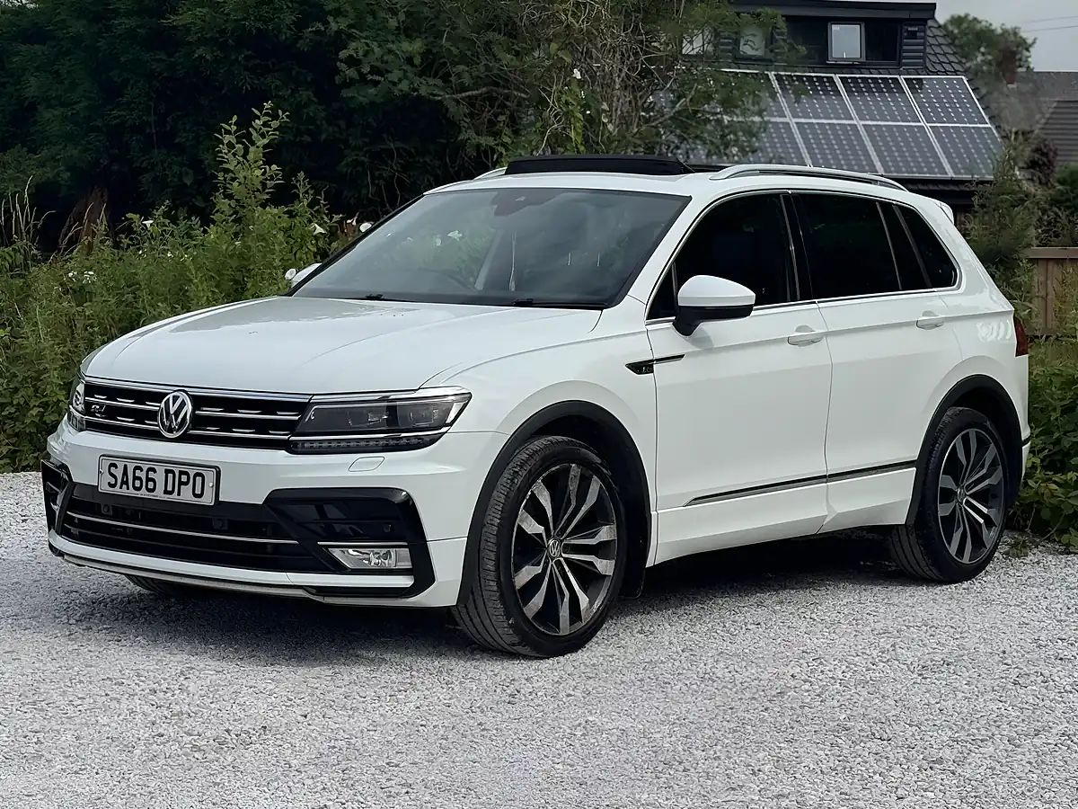 Used 2016 Volkswagen Tiguan R-Line White - Interior and Exterior details 6