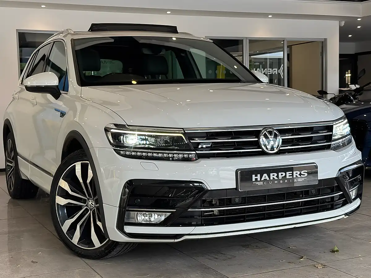 Used 2016 Volkswagen Tiguan R-Line White - Front View