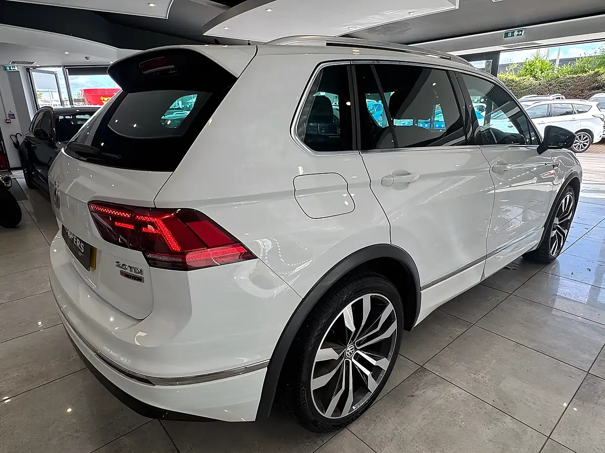 Used 2016 Volkswagen Tiguan R-Line White - Interior and Exterior details 18