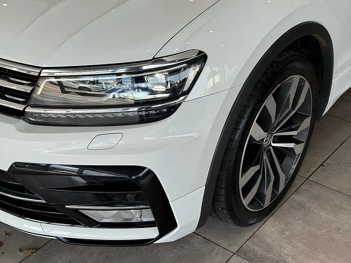 Used 2016 Volkswagen Tiguan R-Line White - Interior and Exterior details 4