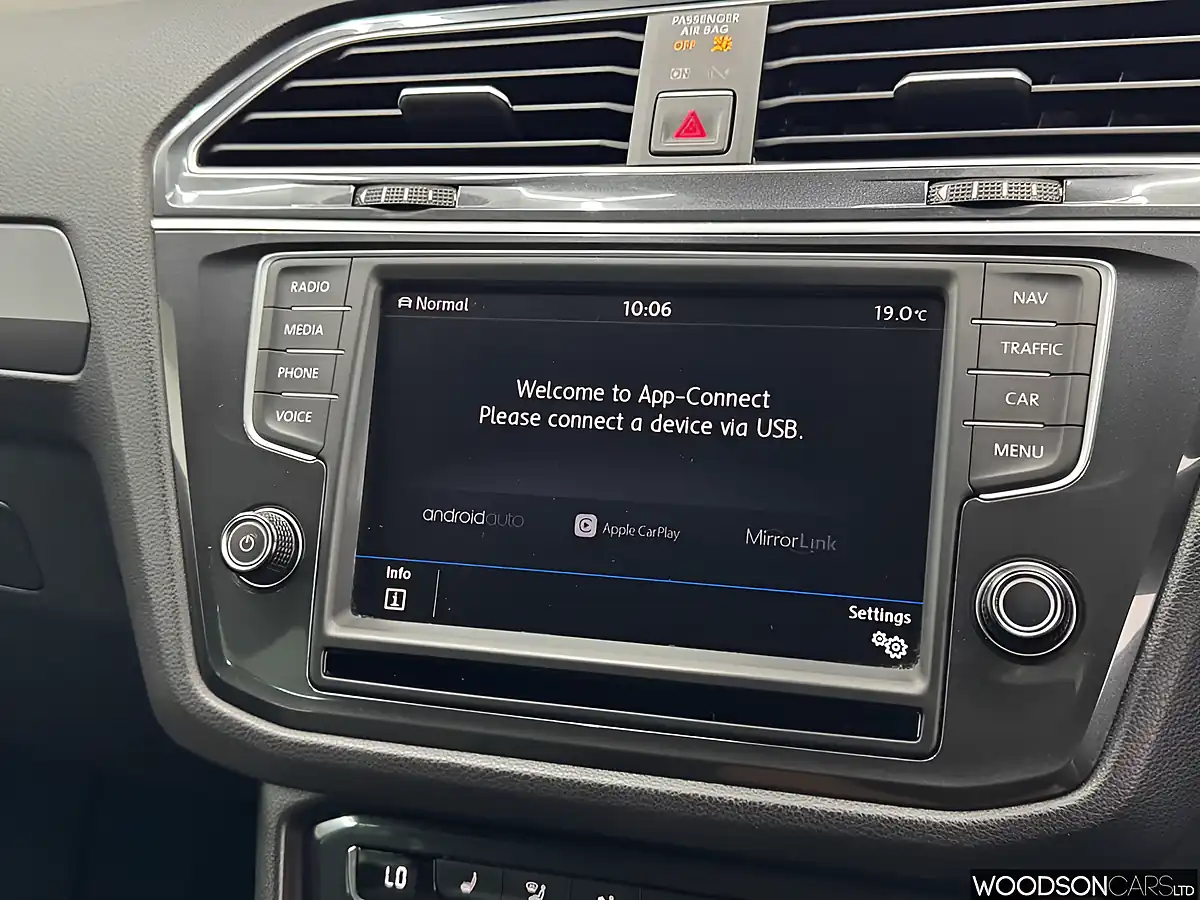 Used 2016 Volkswagen Tiguan R-Line White - Interior and Exterior details 11
