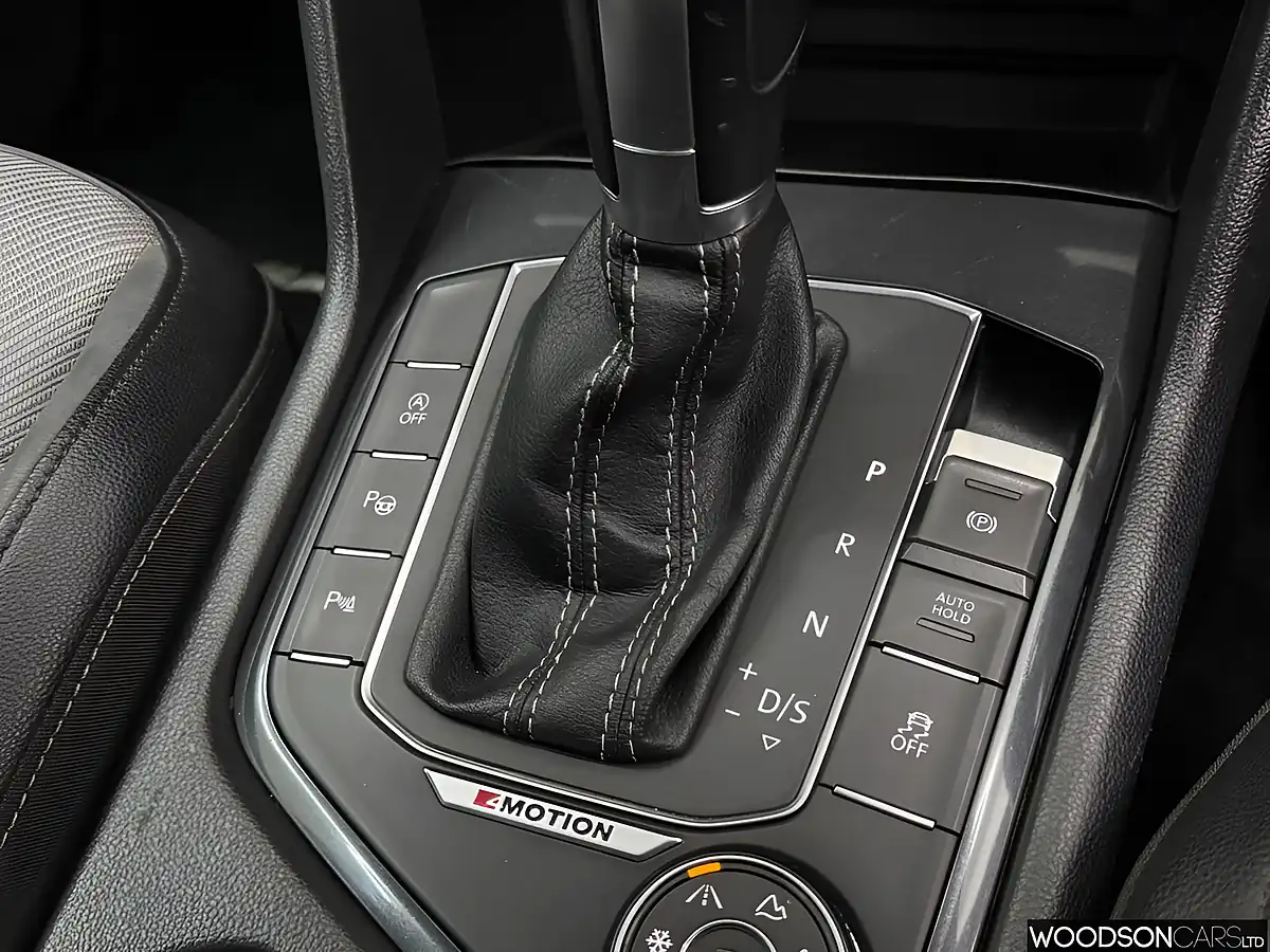 Used 2016 Volkswagen Tiguan R-Line White - Interior and Exterior details 12