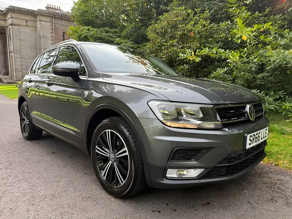 Used 2016 Volkswagen Tiguan Se Grey - Interior and Exterior details 3