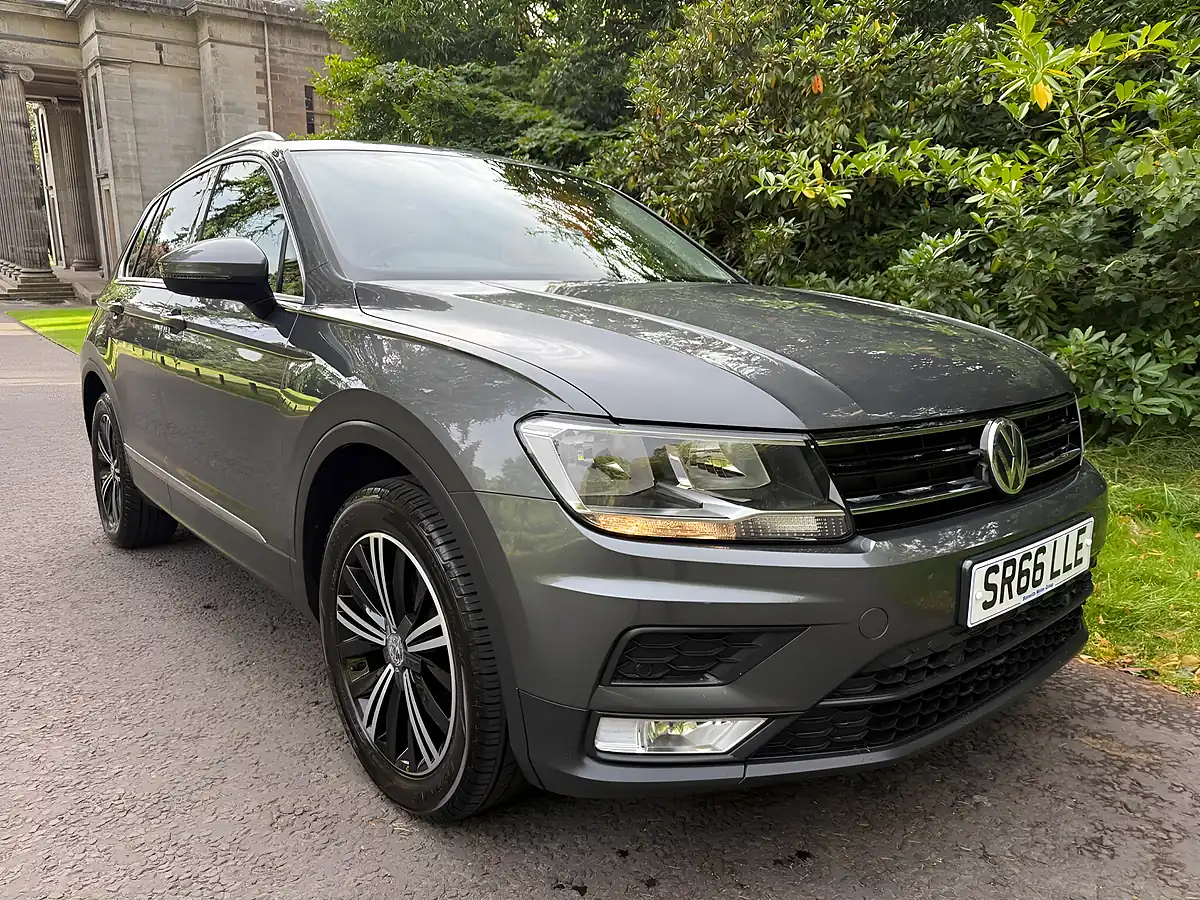 Used 2016 Volkswagen Tiguan Se Grey - Interior and Exterior details 4