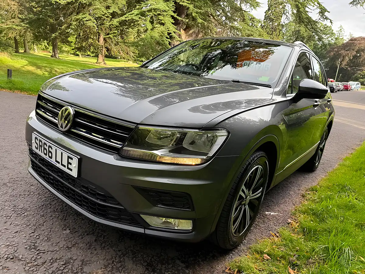 Used 2016 Volkswagen Tiguan Se Grey - Interior and Exterior details 5