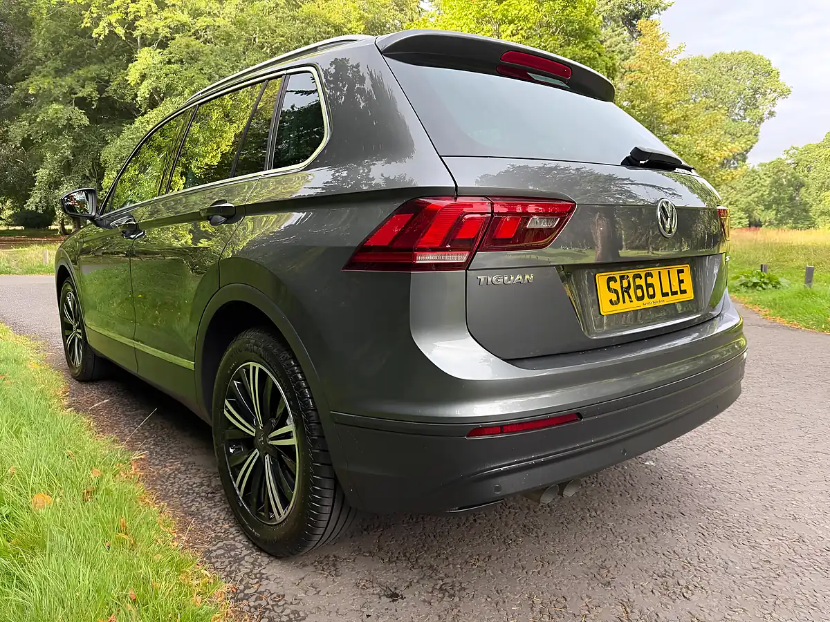 Used 2016 Volkswagen Tiguan Se Grey - Interior and Exterior details 8