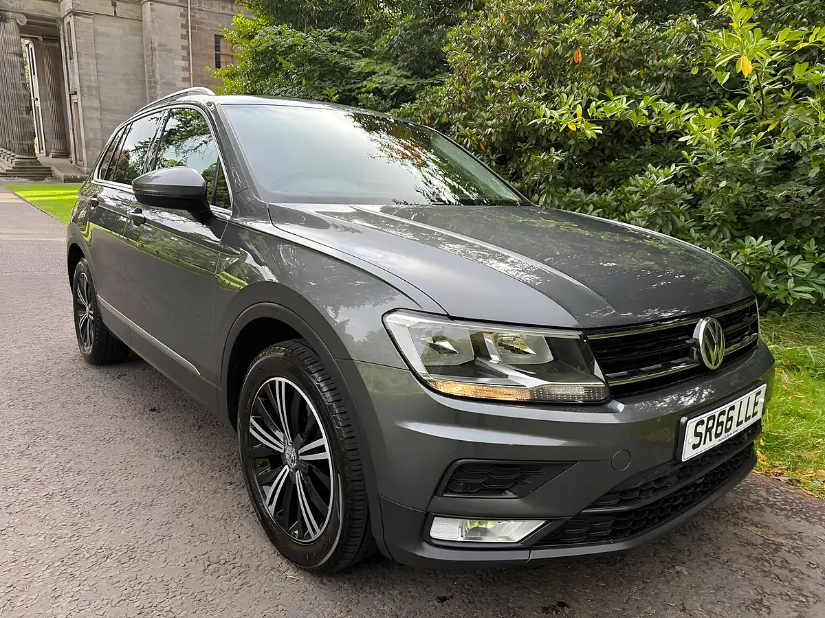 Used 2016 Volkswagen Tiguan Se Grey - Interior and Exterior details 9