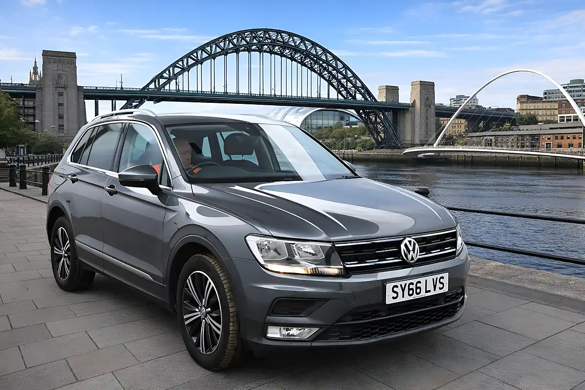 Used 2016 Volkswagen Tiguan Se Grey - Front View
