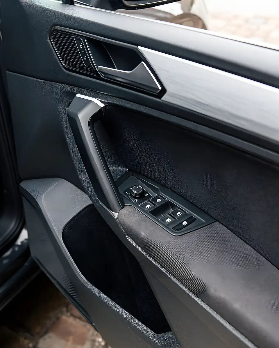 Used 2016 Volkswagen Tiguan Se Nav Grey - Interior and Exterior details 17