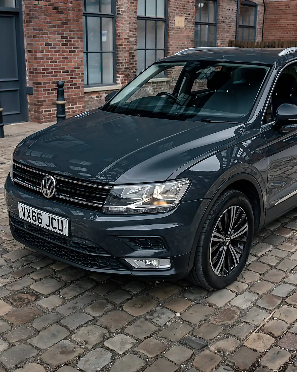 Used 2016 Volkswagen Tiguan Se Nav Grey - Interior and Exterior details 9