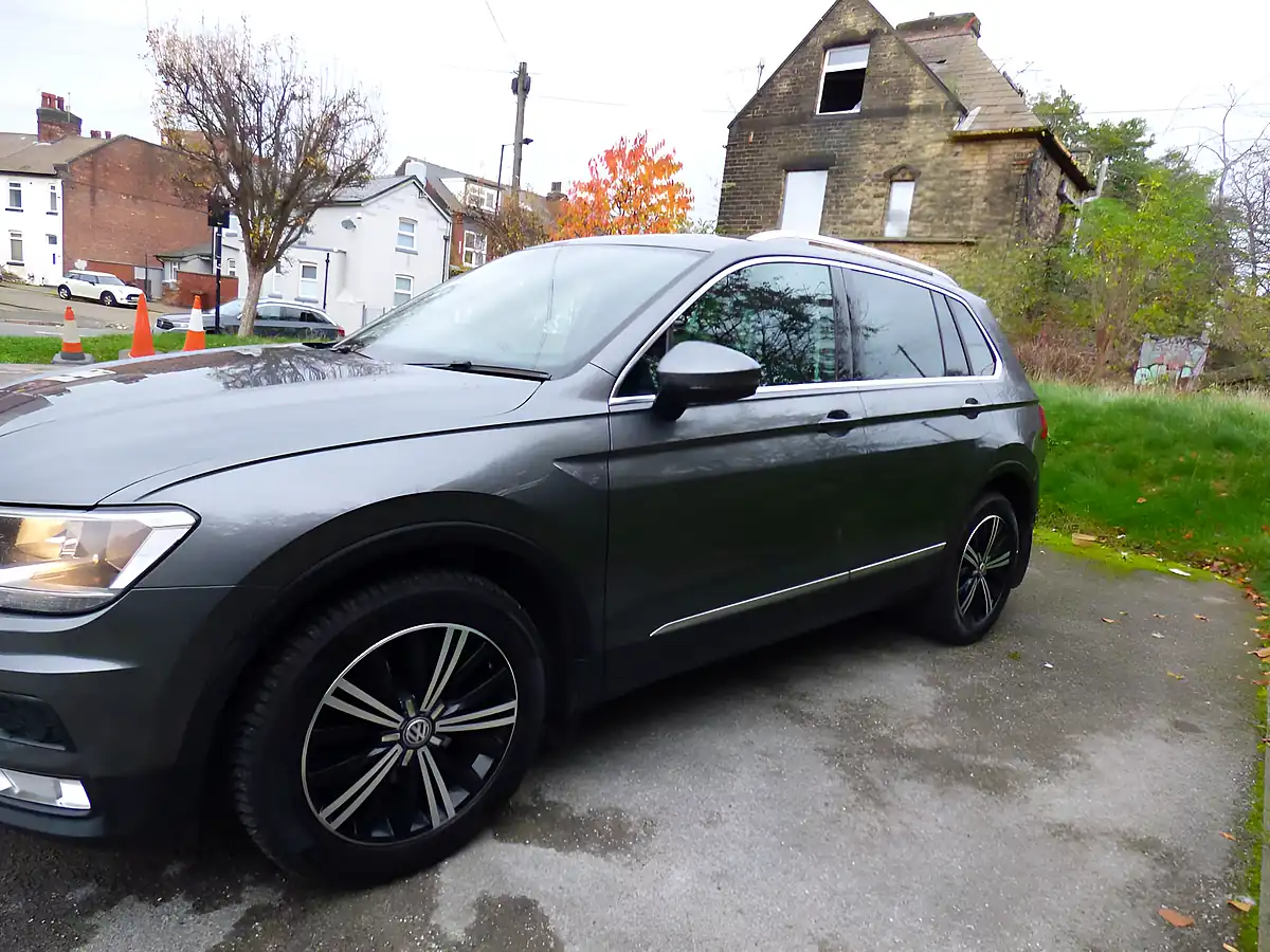 Used 2016 Volkswagen Tiguan Se Nav Grey - Interior and Exterior details 3