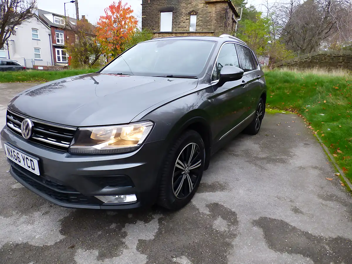 Used 2016 Volkswagen Tiguan Se Nav Grey - Interior and Exterior details 4