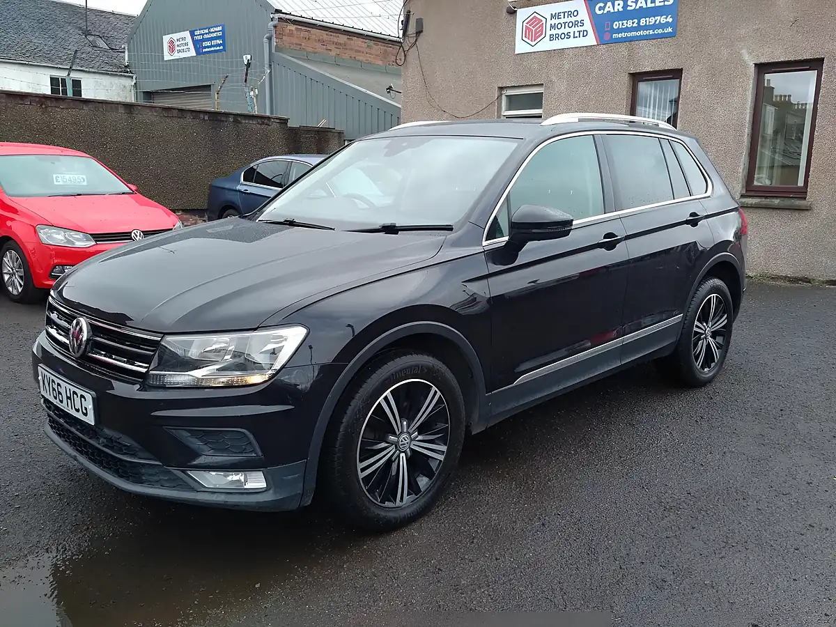 Used 2016 Volkswagen Tiguan Se Navigation Black - Front View