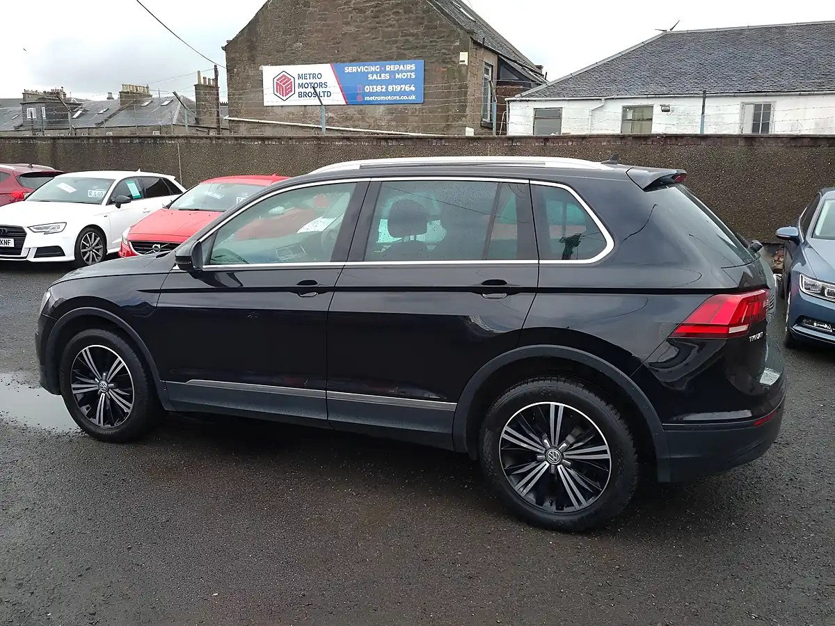 Used 2016 Volkswagen Tiguan Se Navigation Black - Interior and Exterior details 4