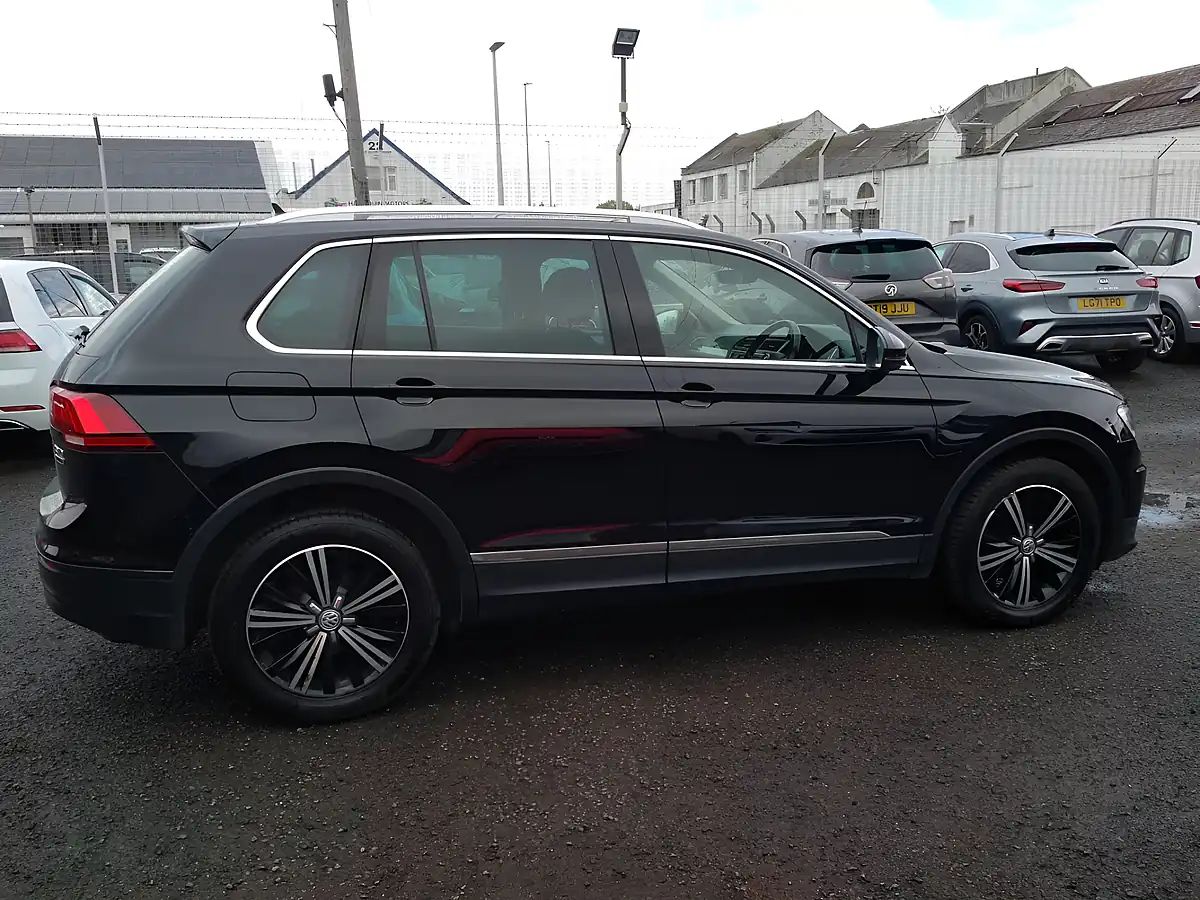 Used 2016 Volkswagen Tiguan Se Navigation Black - Interior and Exterior details 8
