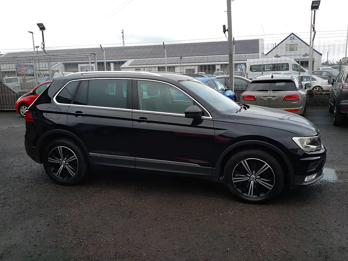 Used 2016 Volkswagen Tiguan Se Navigation Black - Interior and Exterior details 9