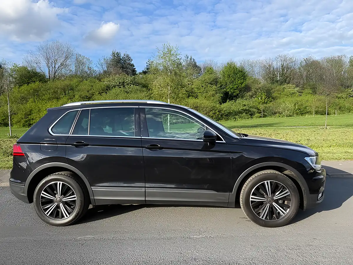 Used 2016 Volkswagen Tiguan Se Navigation Black - Front View