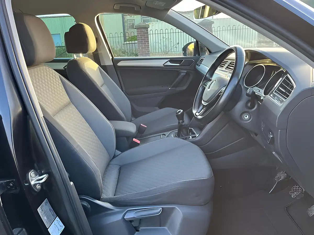 Used 2016 Volkswagen Tiguan Se Navigation Black - Interior and Exterior details 10