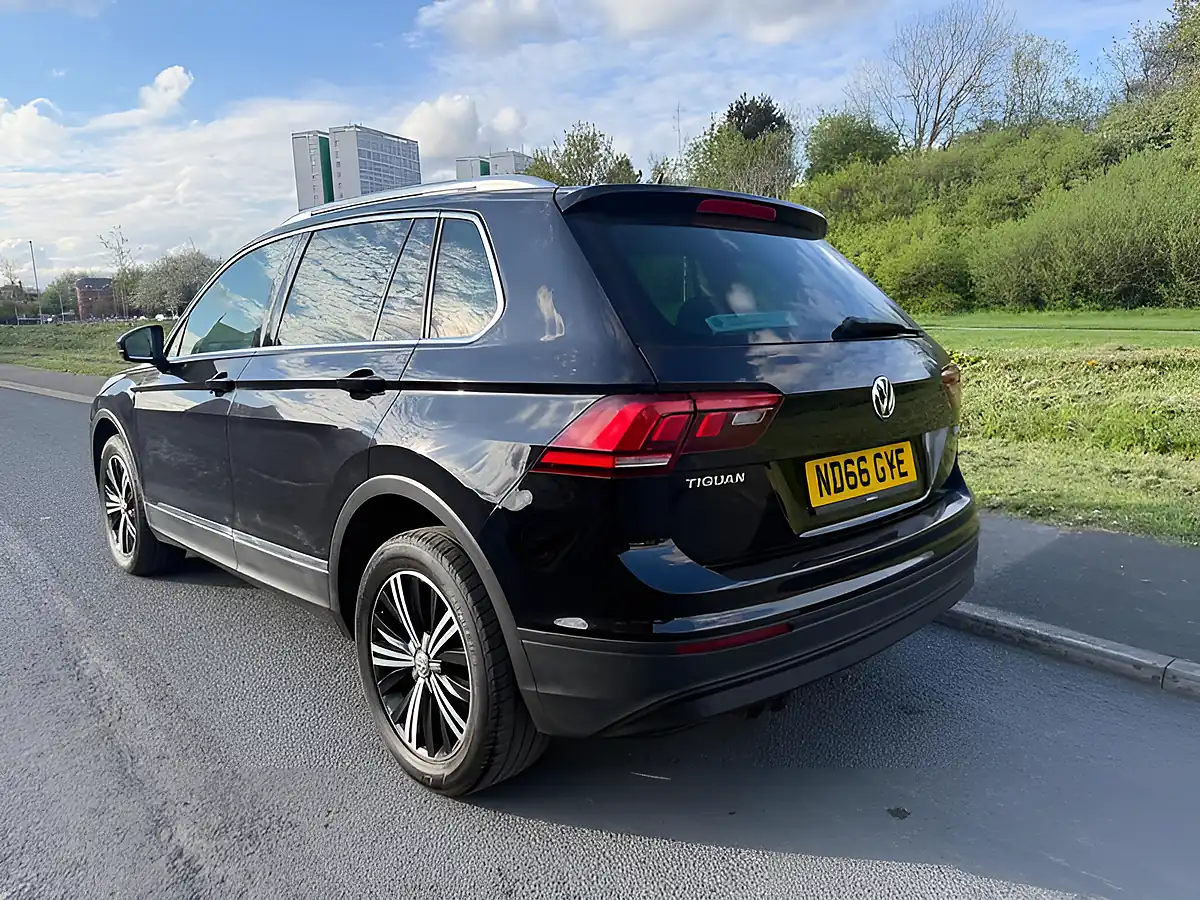 Used 2016 Volkswagen Tiguan Se Navigation Black - Interior and Exterior details 3