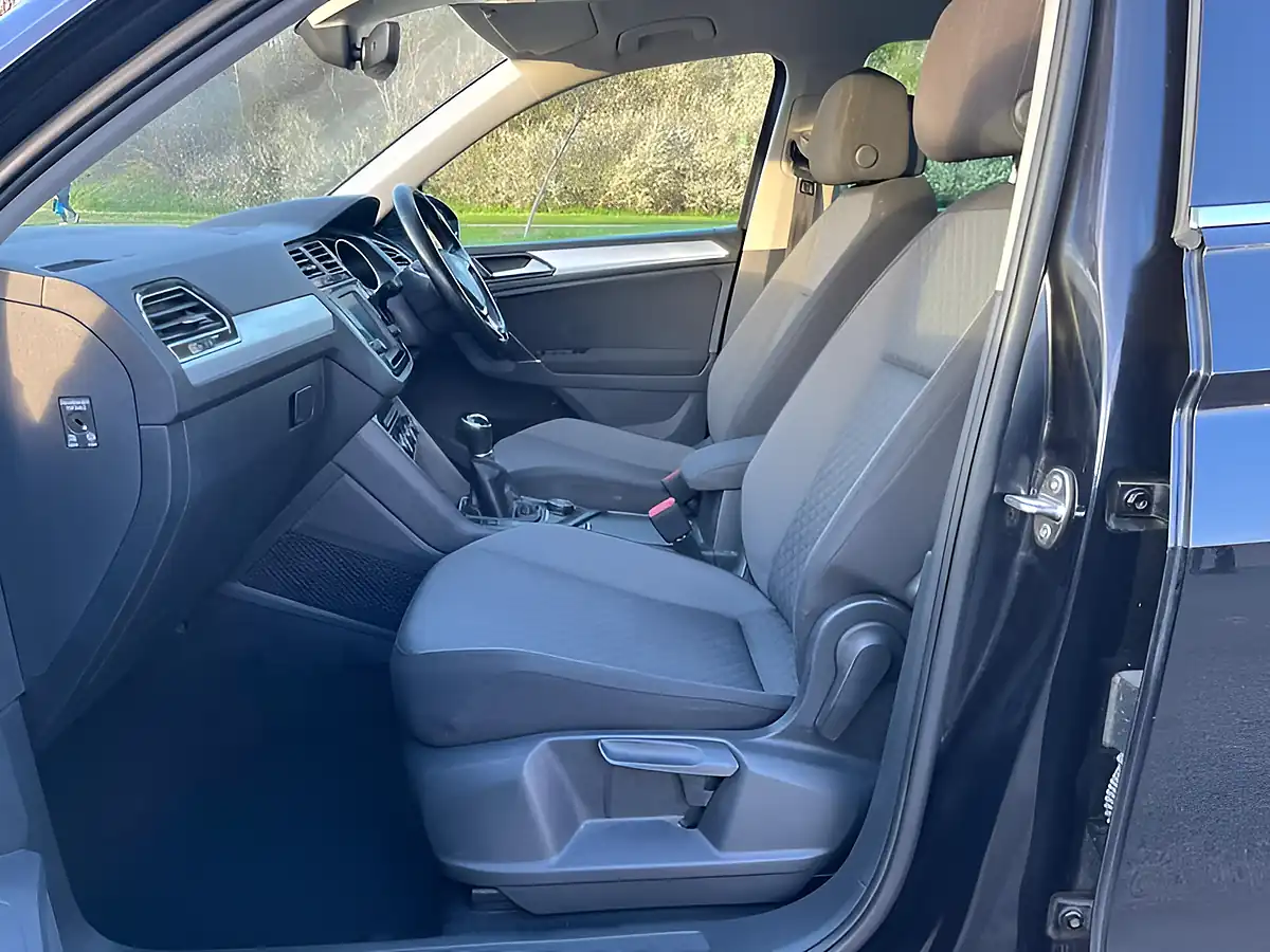 Used 2016 Volkswagen Tiguan Se Navigation Black - Interior and Exterior details 6