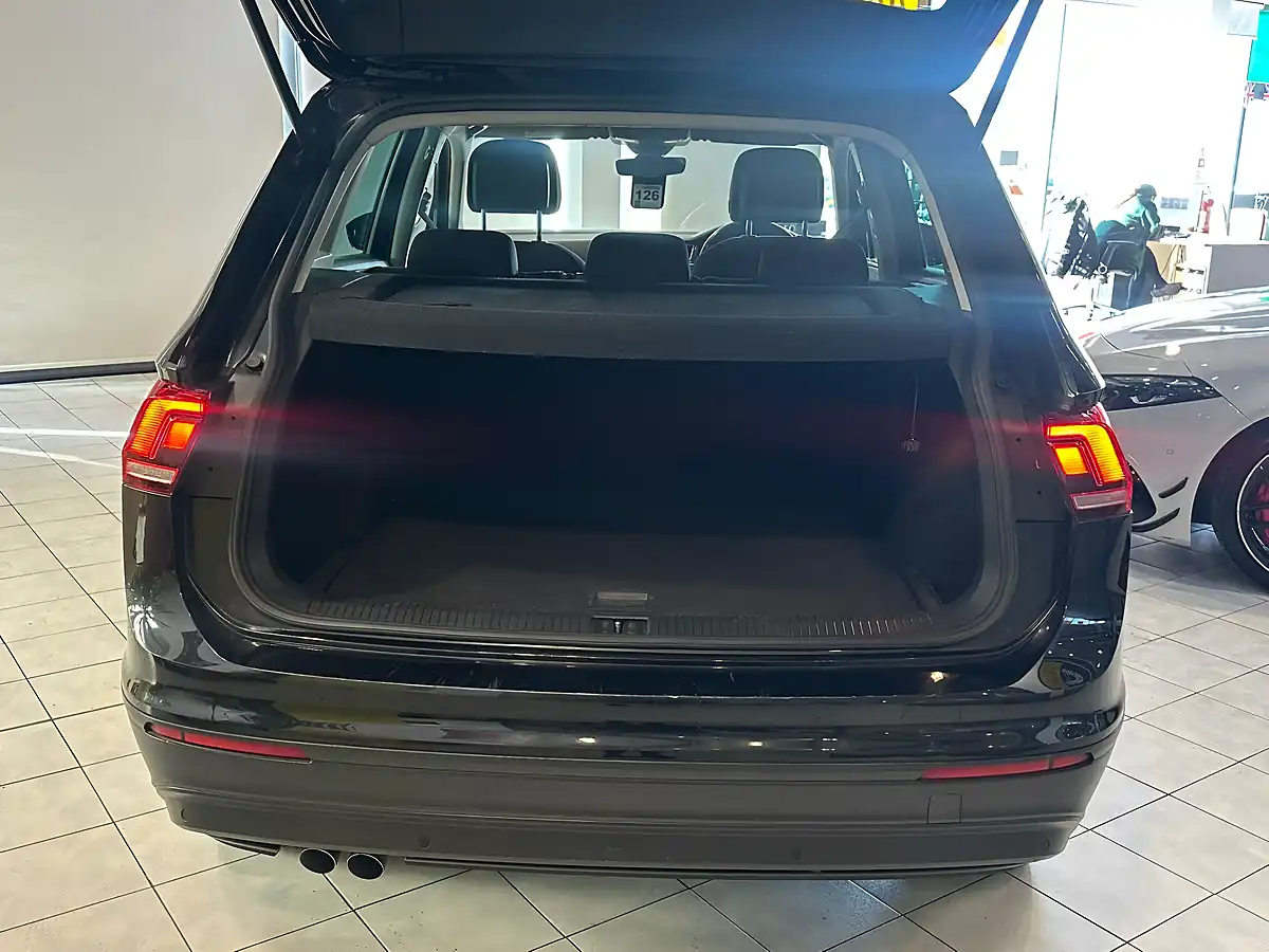 Used 2016 Volkswagen Tiguan Se Navigation Black - Interior and Exterior details 10