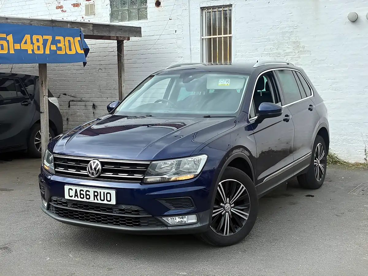 Used 2016 Volkswagen Tiguan Se Navigation Blue - Interior and Exterior details 3