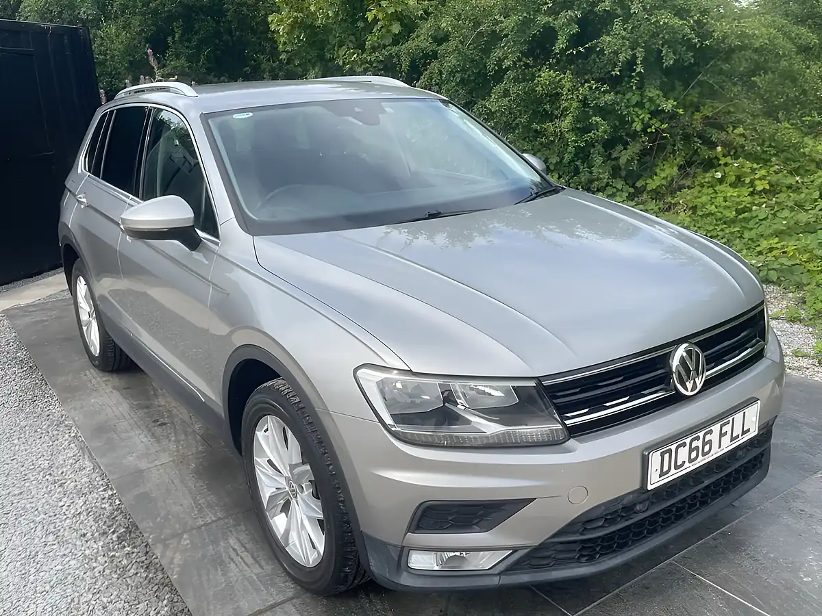 Used 2016 Volkswagen Tiguan Se Navigation Silver - Interior and Exterior details 14