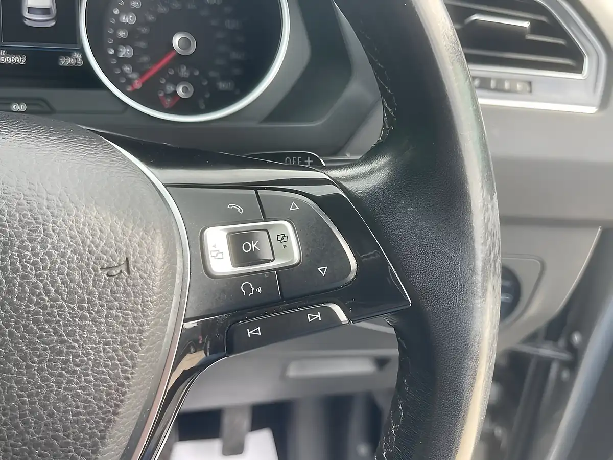 Used 2016 Volkswagen Tiguan Se Navigation Silver - Interior and Exterior details 15