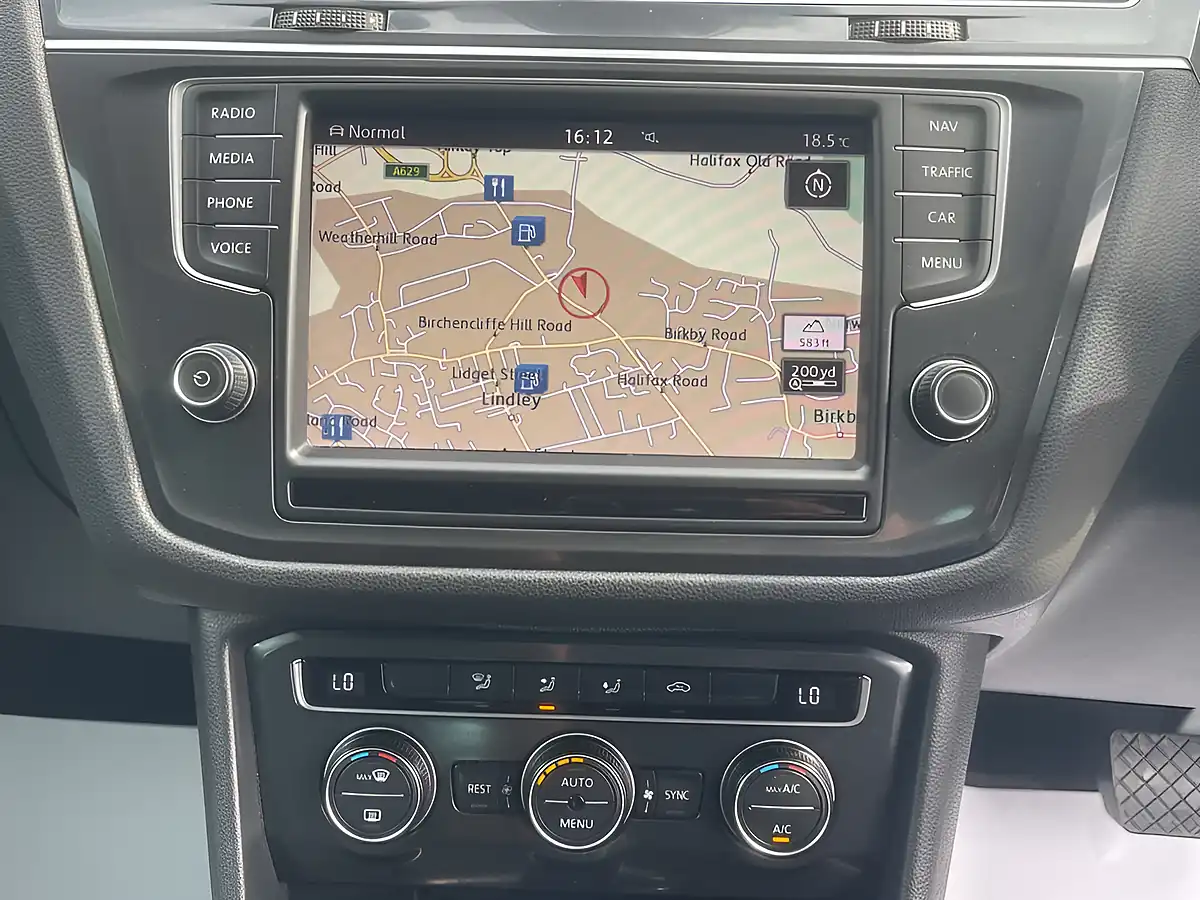 Used 2016 Volkswagen Tiguan Se Navigation Silver - Interior and Exterior details 16