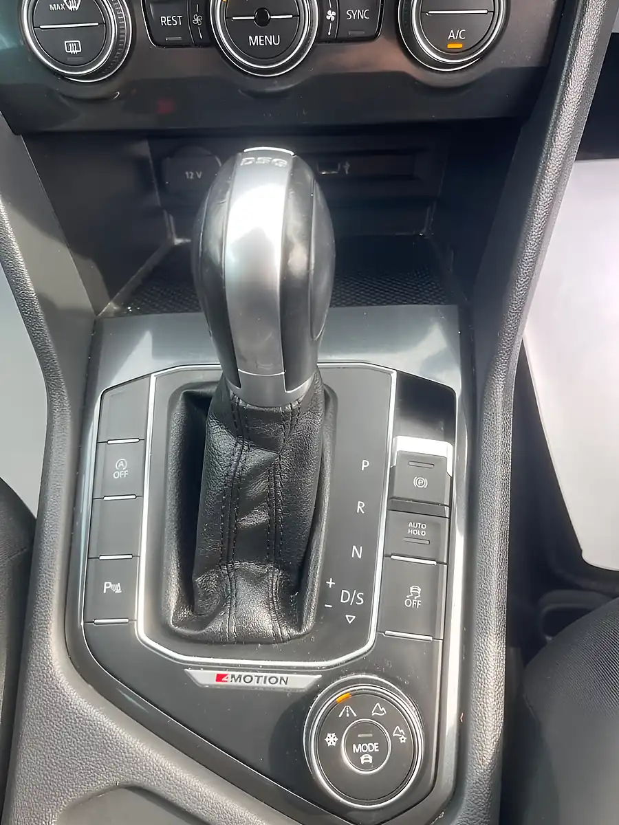Used 2016 Volkswagen Tiguan Se Navigation Silver - Interior and Exterior details 17