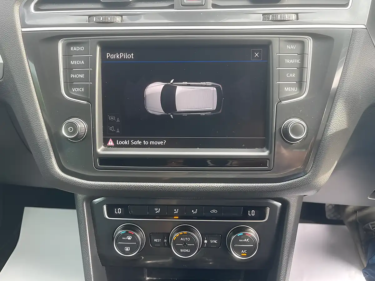 Used 2016 Volkswagen Tiguan Se Navigation Silver - Interior and Exterior details 18