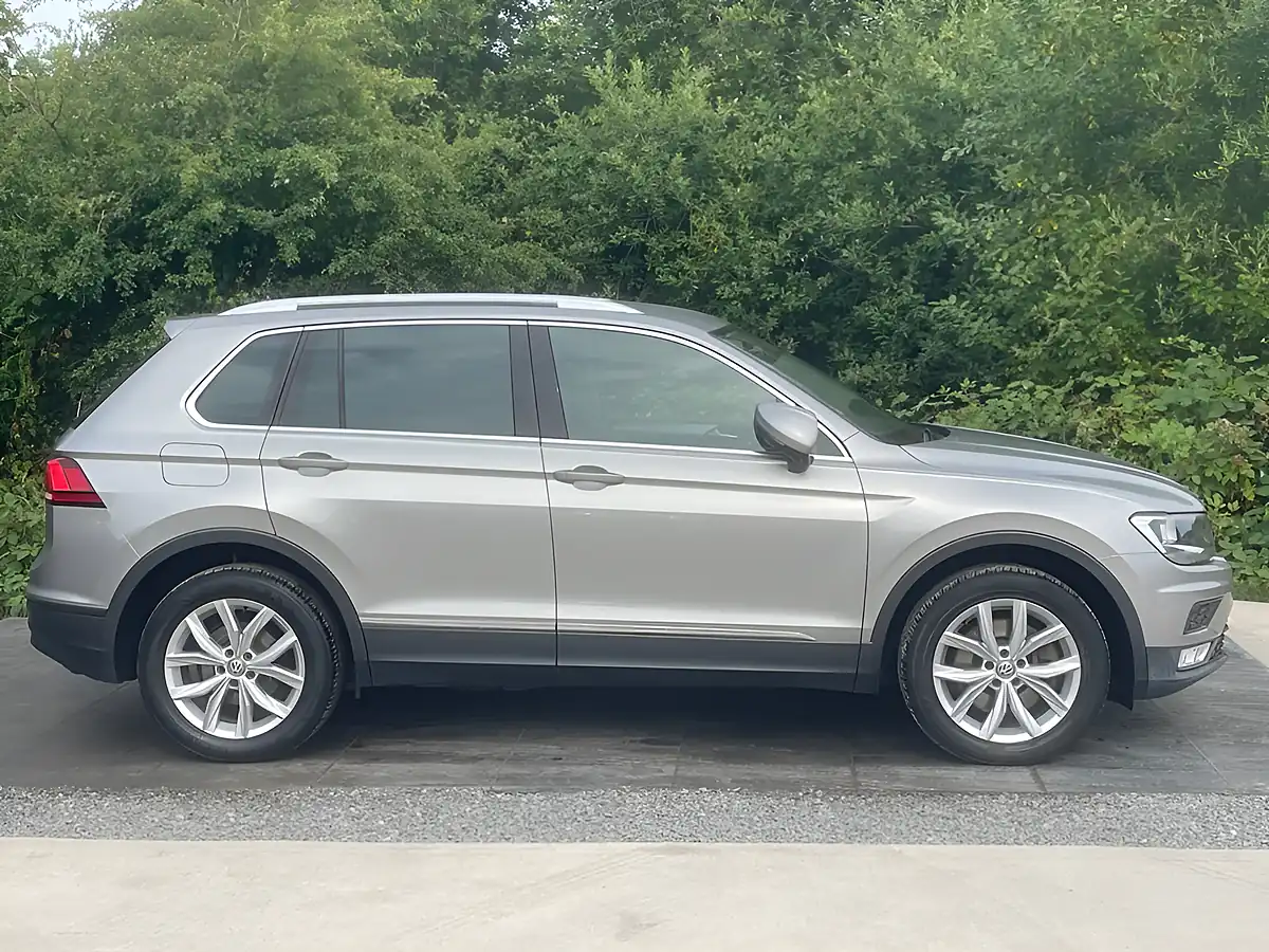 Used 2016 Volkswagen Tiguan Se Navigation Silver - Interior and Exterior details 3