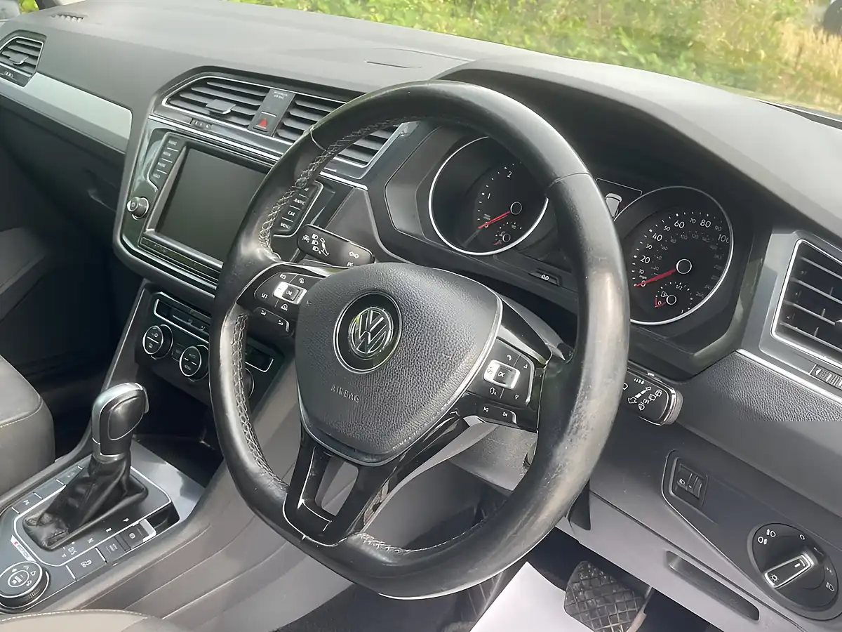 Used 2016 Volkswagen Tiguan Se Navigation Silver - Interior and Exterior details 6