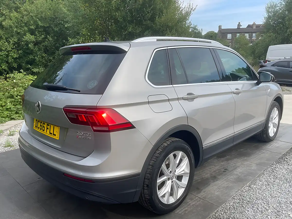 Used 2016 Volkswagen Tiguan Se Navigation Silver - Interior and Exterior details 7