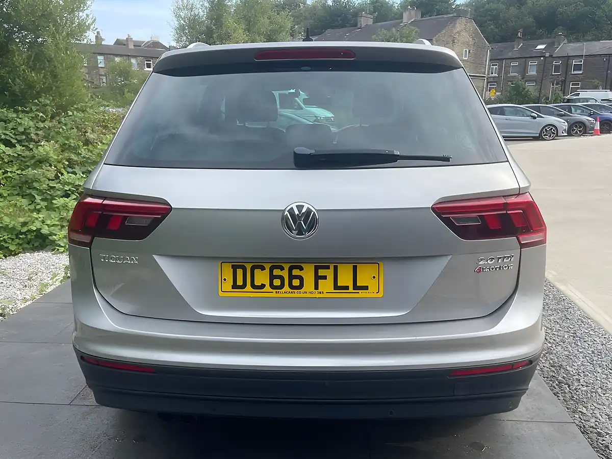 Used 2016 Volkswagen Tiguan Se Navigation Silver - Interior and Exterior details 9