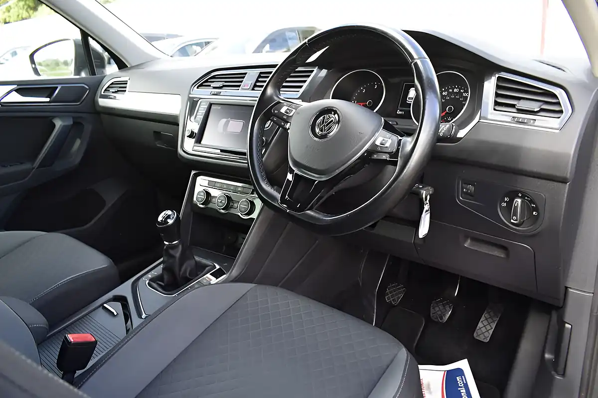 Used 2016 Volkswagen Tiguan Se Navigation Urano Grey - Interior and Exterior details 10