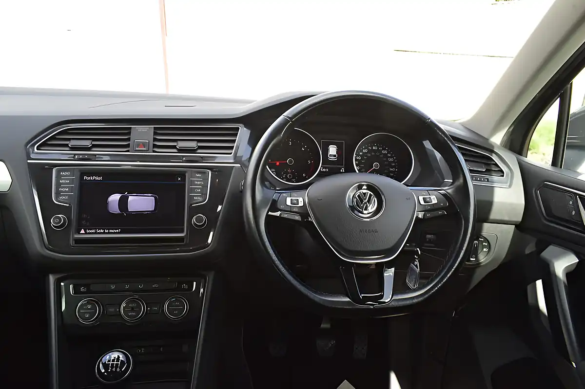 Used 2016 Volkswagen Tiguan Se Navigation Urano Grey - Interior and Exterior details 11