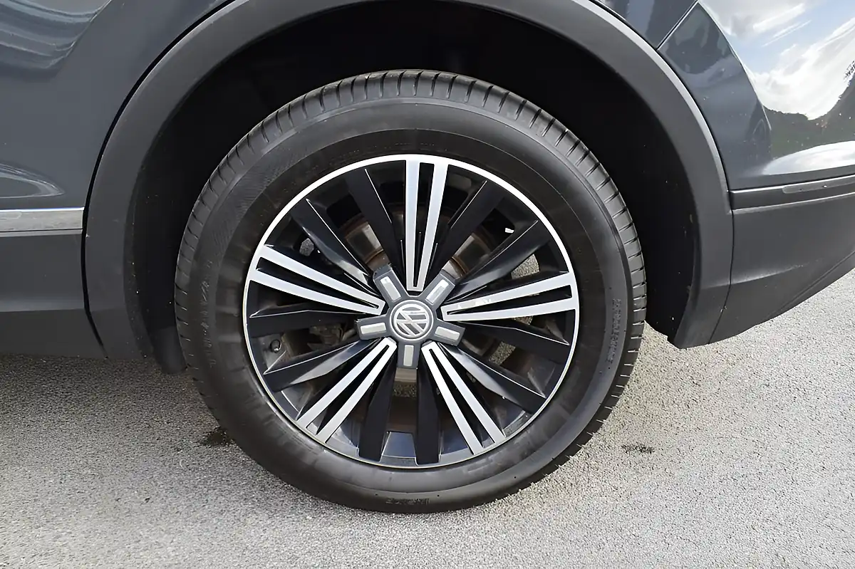 Used 2016 Volkswagen Tiguan Se Navigation Urano Grey - Interior and Exterior details 14