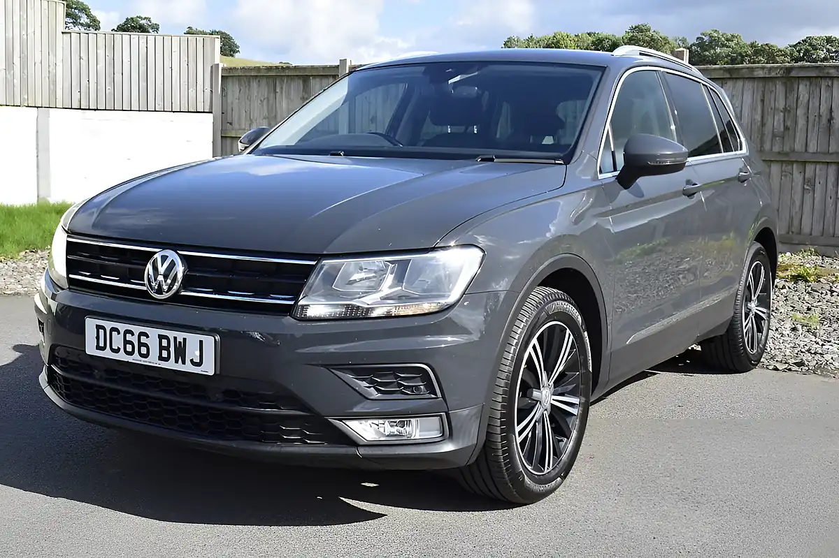 Used 2016 Volkswagen Tiguan Se Navigation Urano Grey - Interior and Exterior details 3