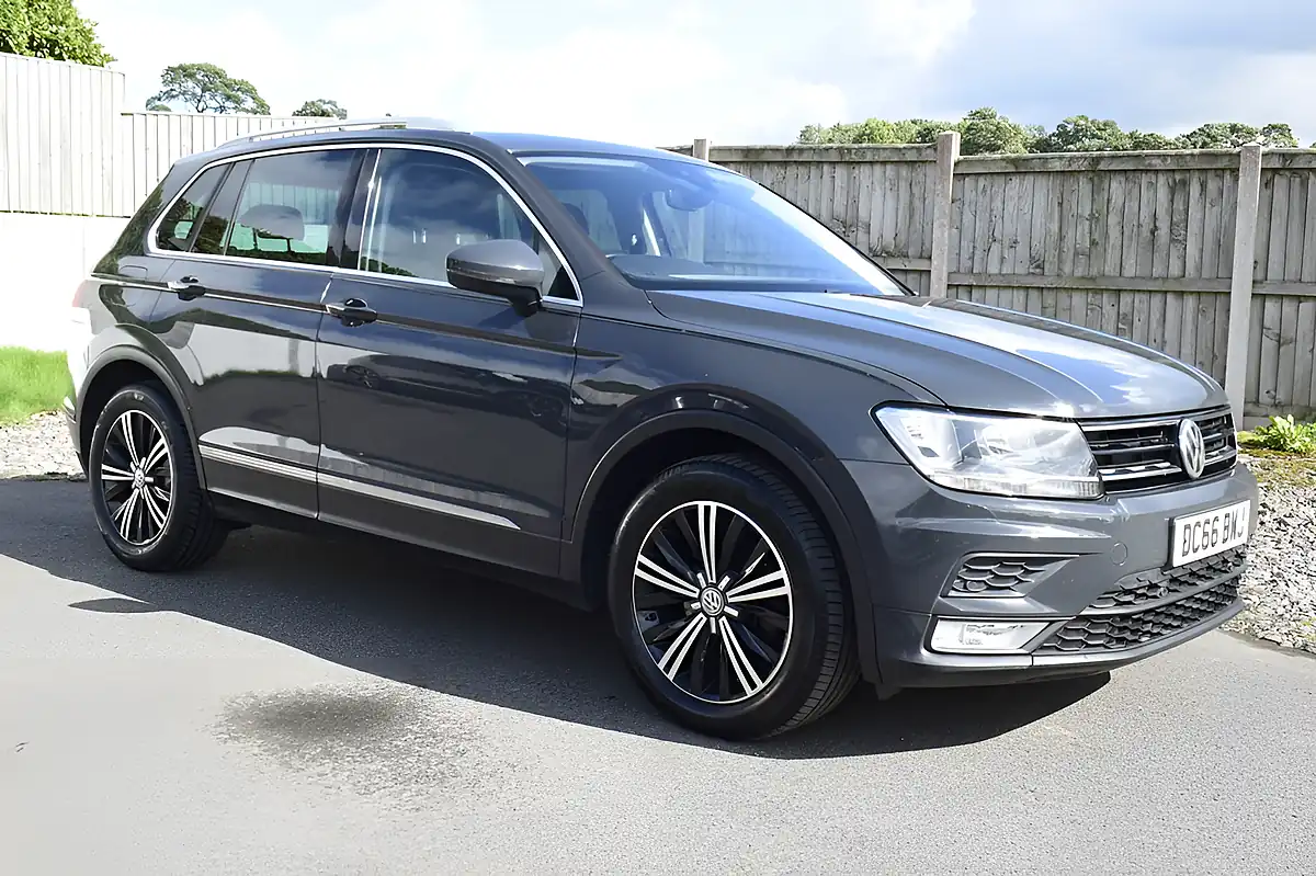 Used 2016 Volkswagen Tiguan Se Navigation Urano Grey - Interior and Exterior details 4