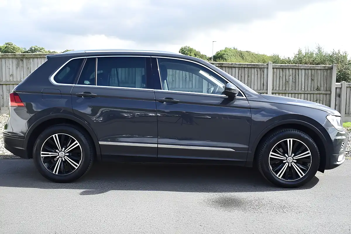 Used 2016 Volkswagen Tiguan Se Navigation Urano Grey - Interior and Exterior details 5