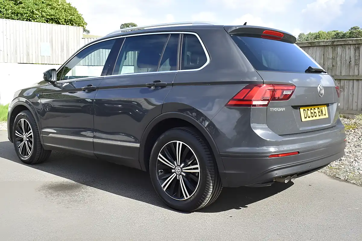 Used 2016 Volkswagen Tiguan Se Navigation Urano Grey - Interior and Exterior details 9
