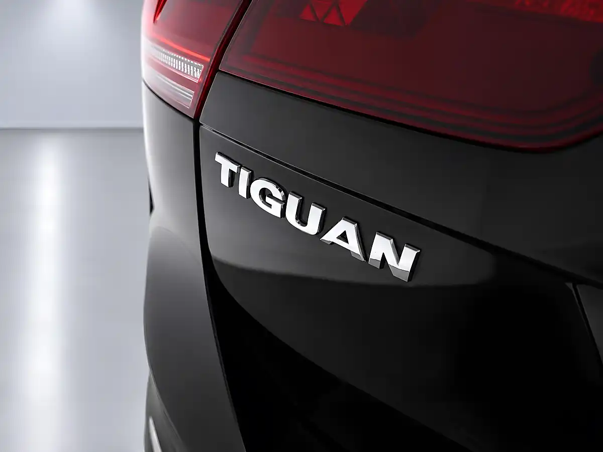 Used 2016 Volkswagen Tiguan Sel Black - Interior and Exterior details 10