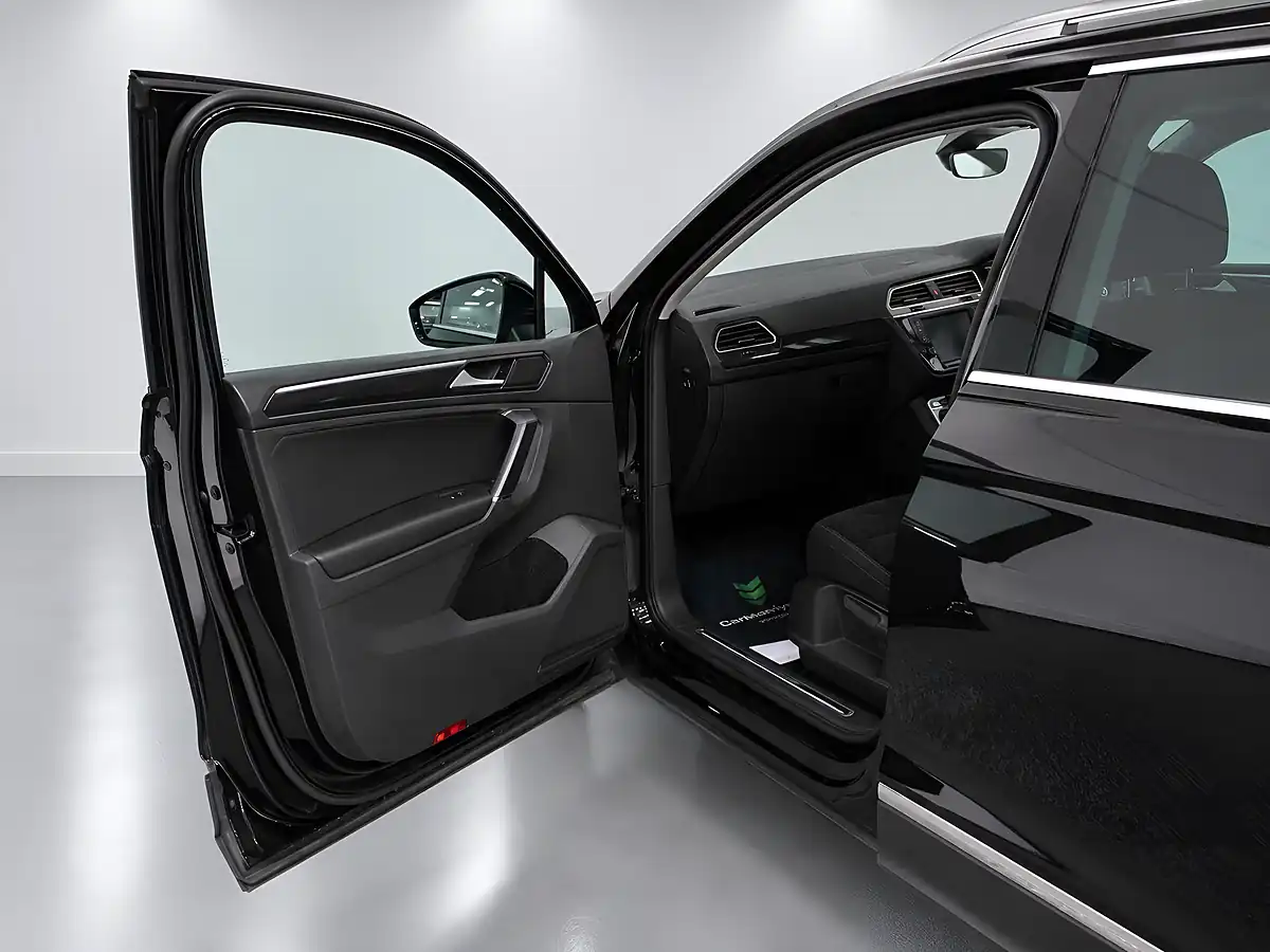 Used 2016 Volkswagen Tiguan Sel Black - Interior and Exterior details 13