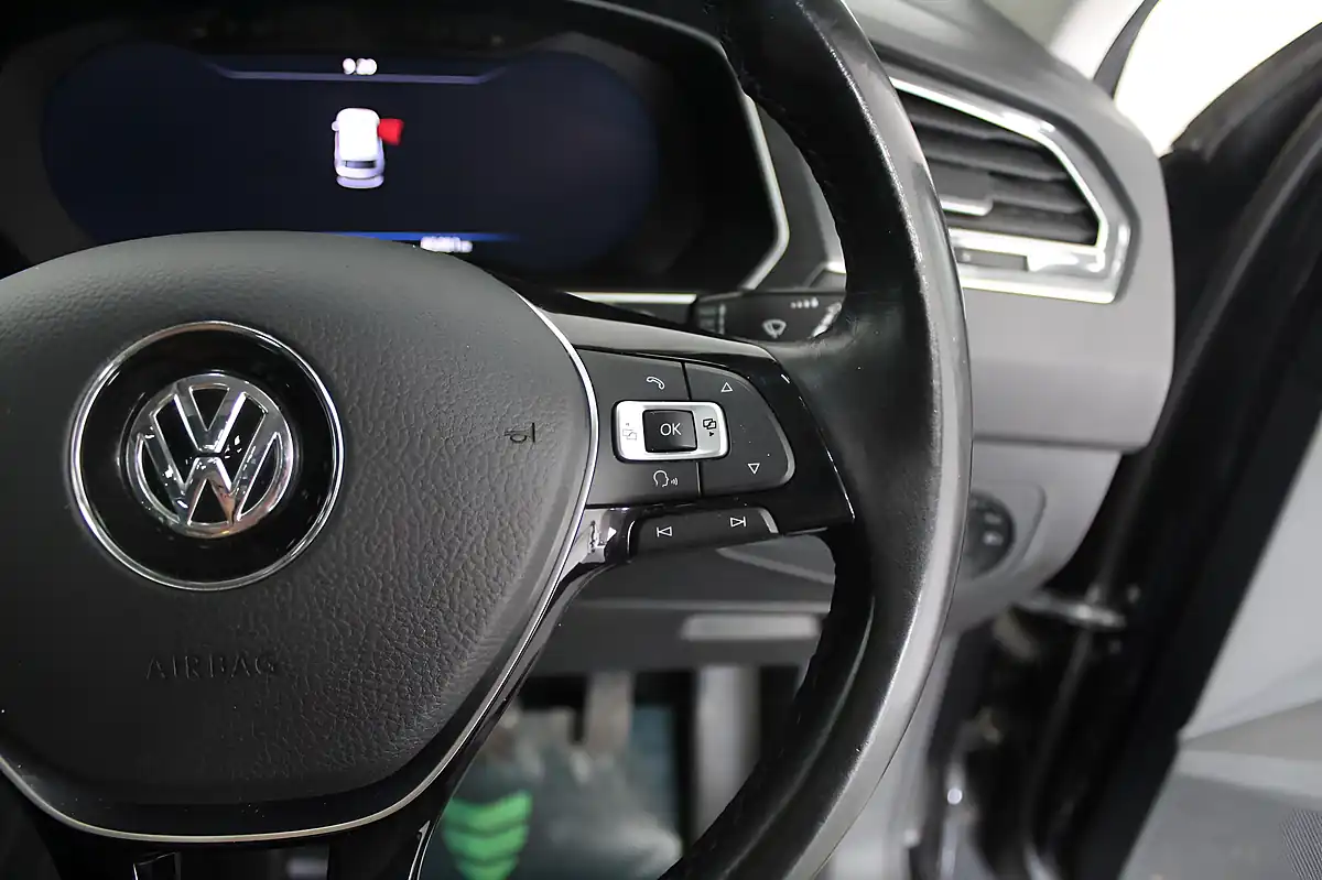 Used 2016 Volkswagen Tiguan Sel Black - Interior and Exterior details 17