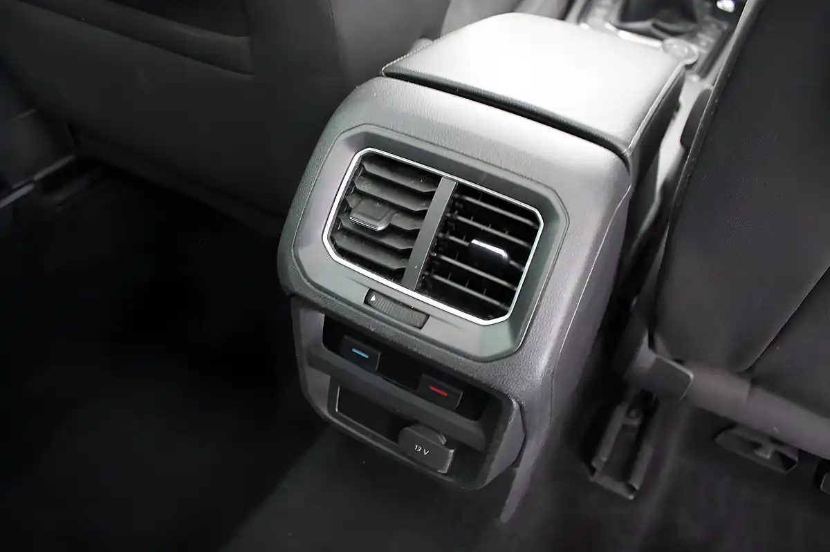 Used 2016 Volkswagen Tiguan Sel Black - Interior and Exterior details 19