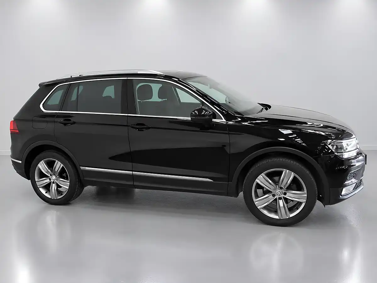 Used 2016 Volkswagen Tiguan Sel Black - Interior and Exterior details 3